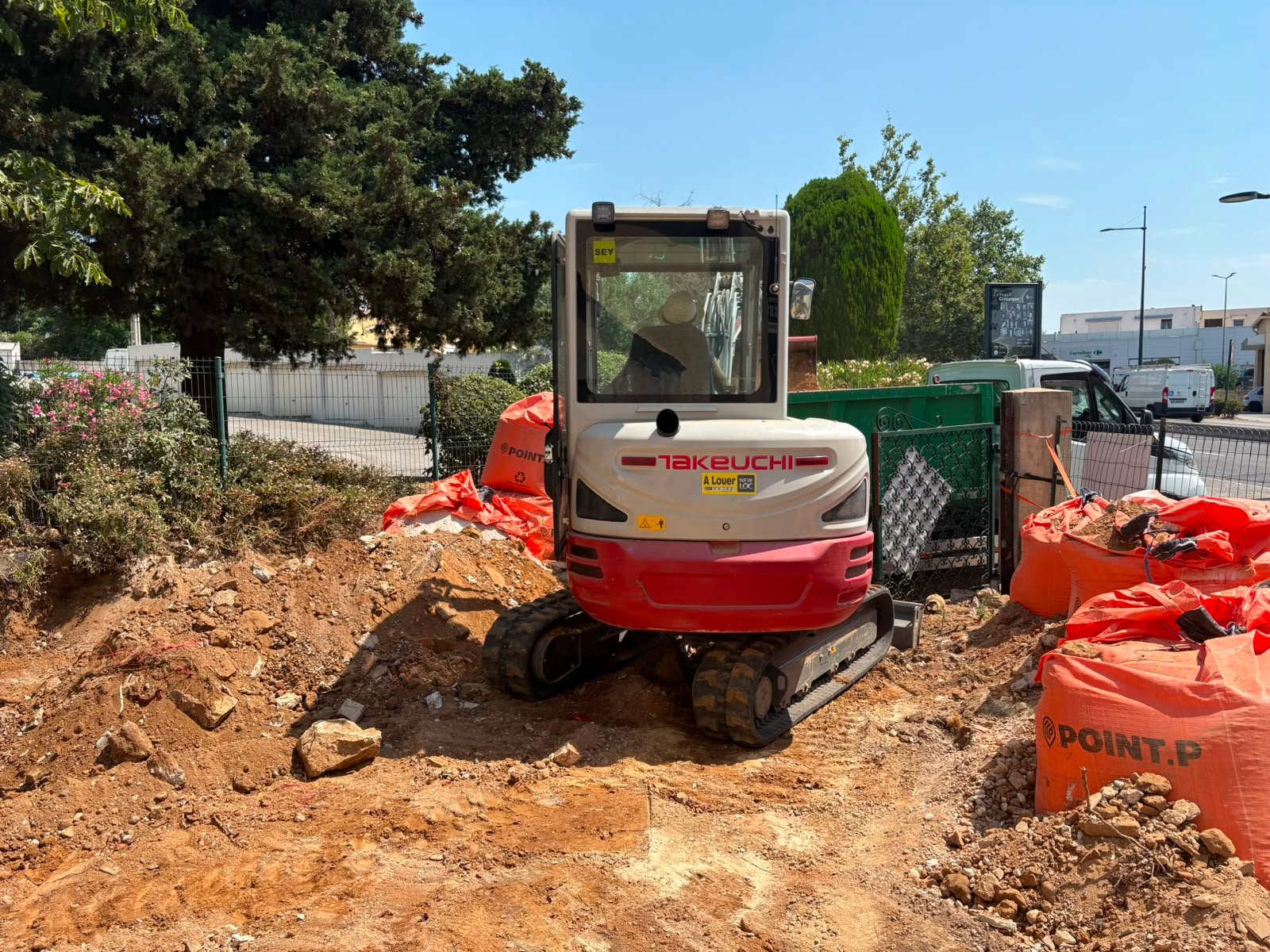 Les sols du golfe de Saint-Tropez : schiste, argile et remblais anciens